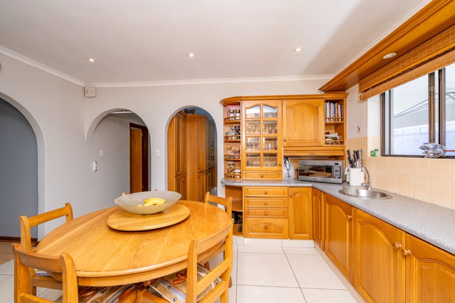 To Let 4 Bedroom Property for Rent in Plattekloof Western Cape